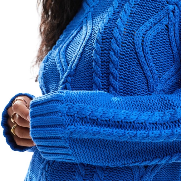 Cotton On oversized cable knit sweater in cobalt blue Size Small - Picture 3 of 8